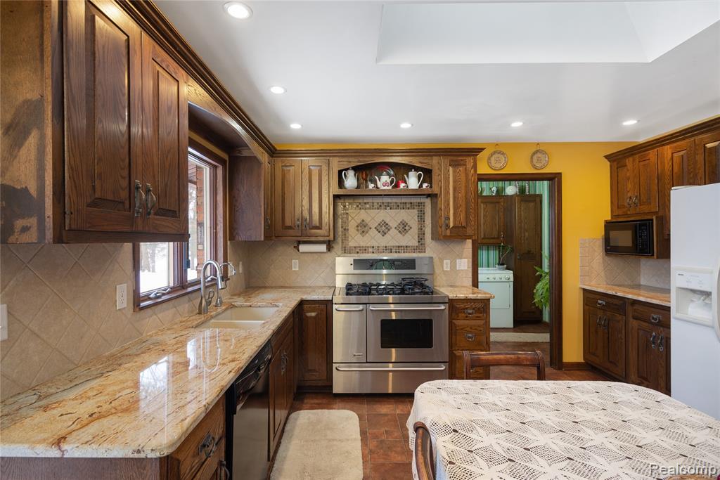 12155 Spencer Road, Milford, MI 48380 — Photo 9