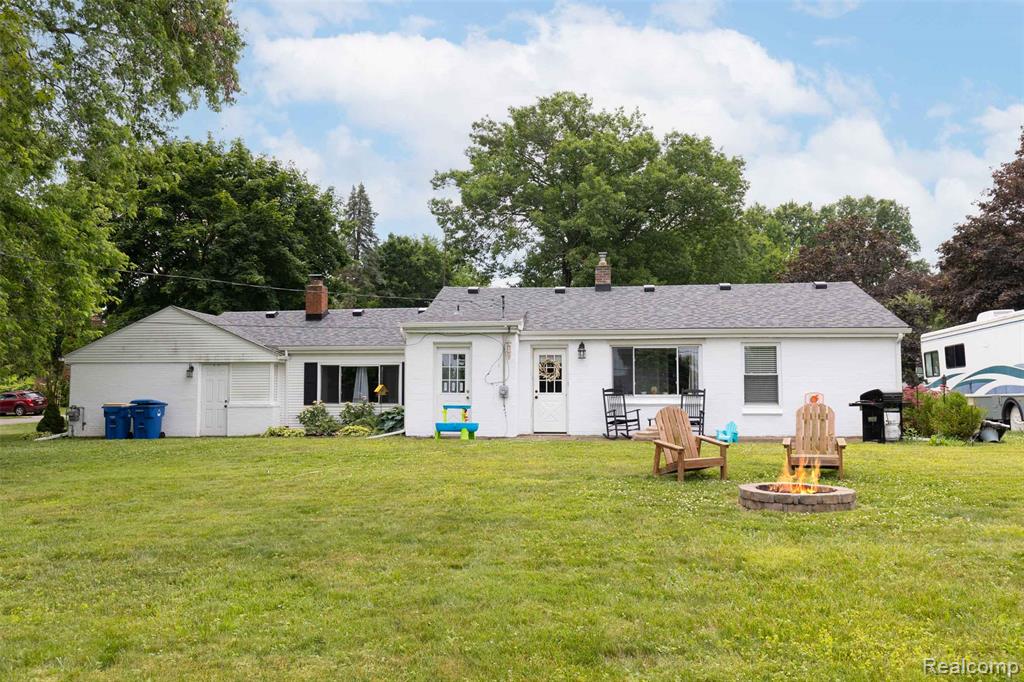 3976 Saginaw Trail, Waterford, MI 48329 — Photo 2