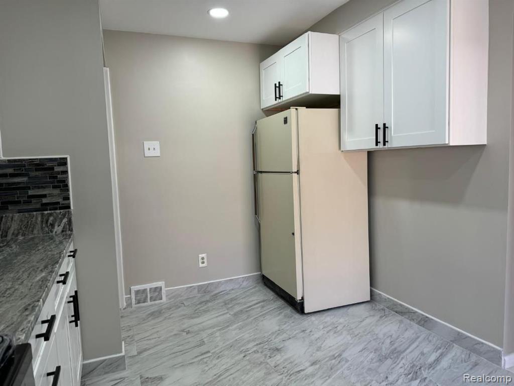 6630 NORBORNE Avenue, Dearborn Heights, MI 48127 — Photo 15
