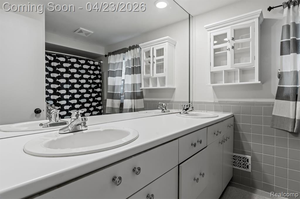 3226 Hartslock Woods Drive, West Bloomfield, MI — Photo 29