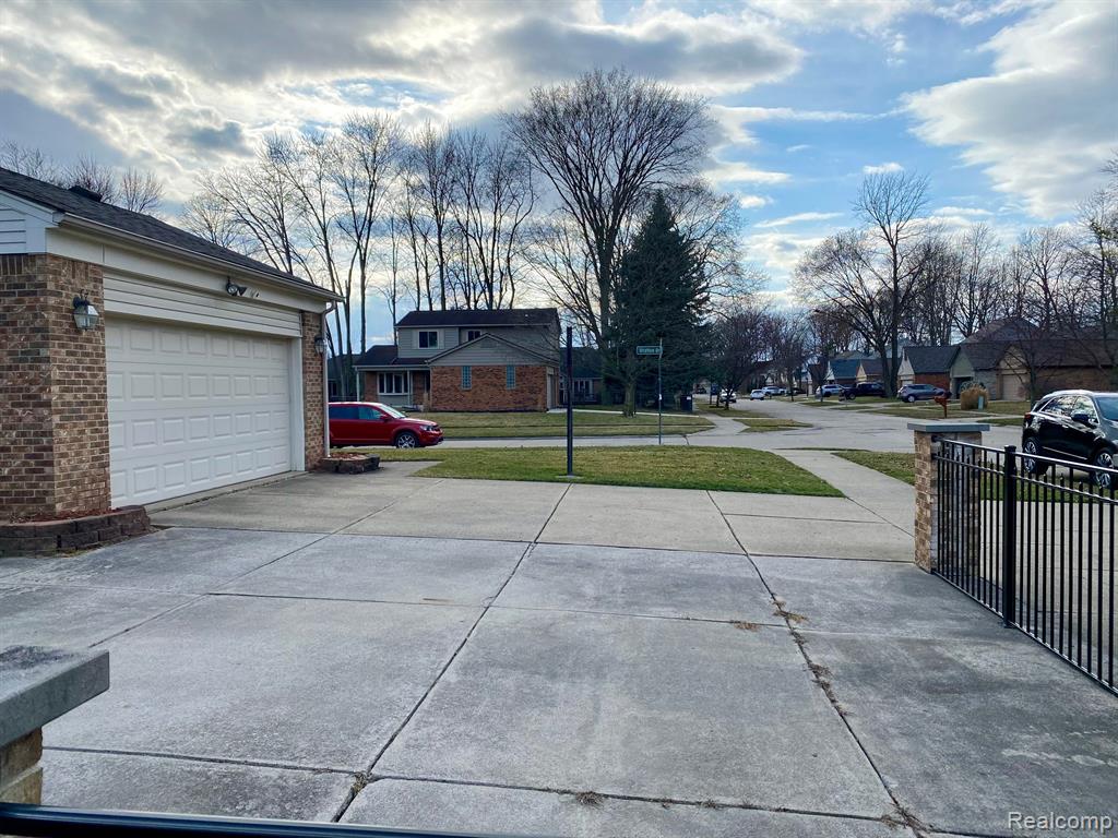 41962 STRATTON Drive, Clinton Twp, MI 48038 — Photo 8
