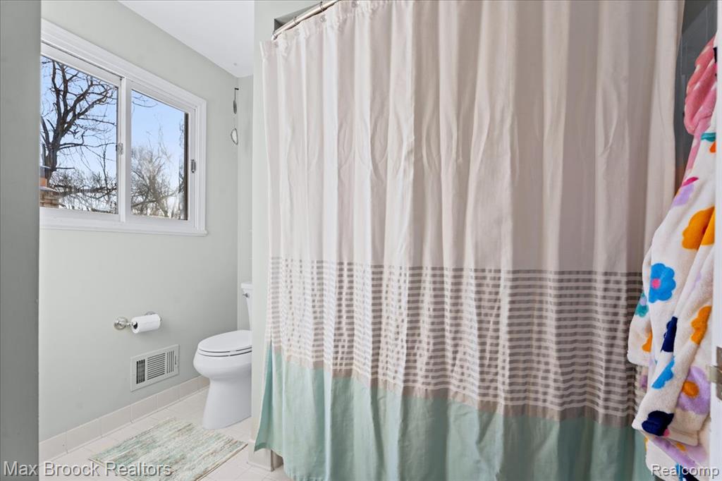 412 Shellbourne Drive, Rochester Hills, MI 48309 — Photo 34