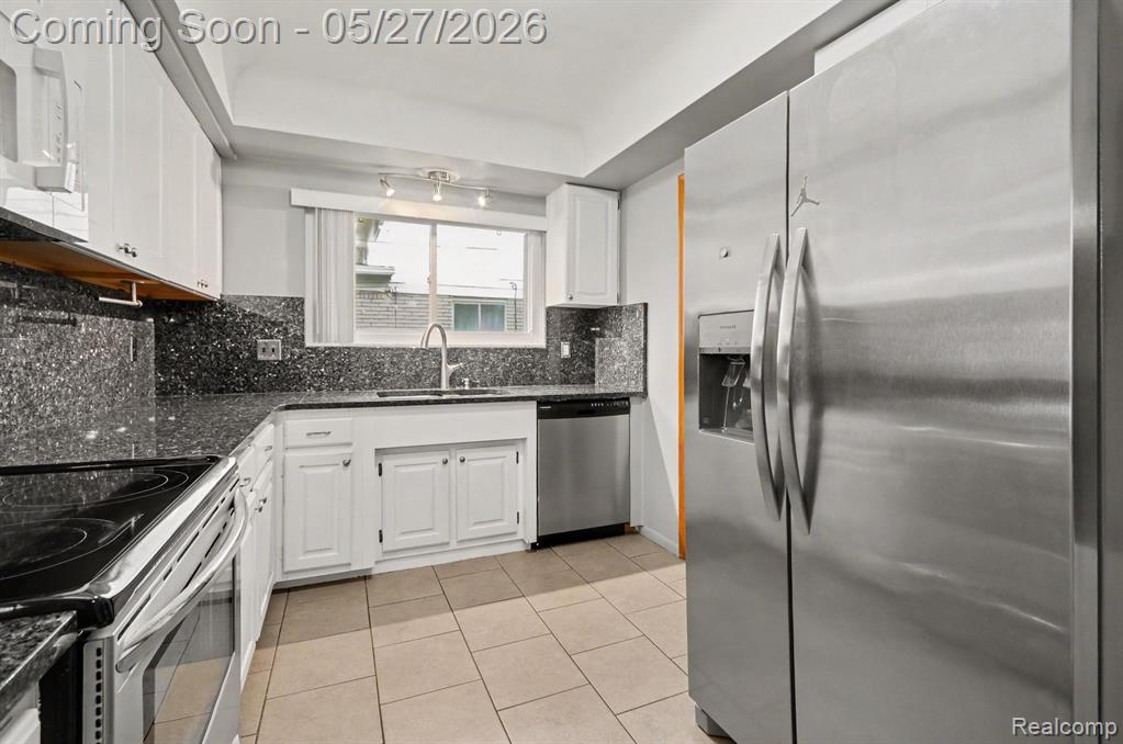 32343 Cambridge Drive, Warren, MI 48093 — Photo 11