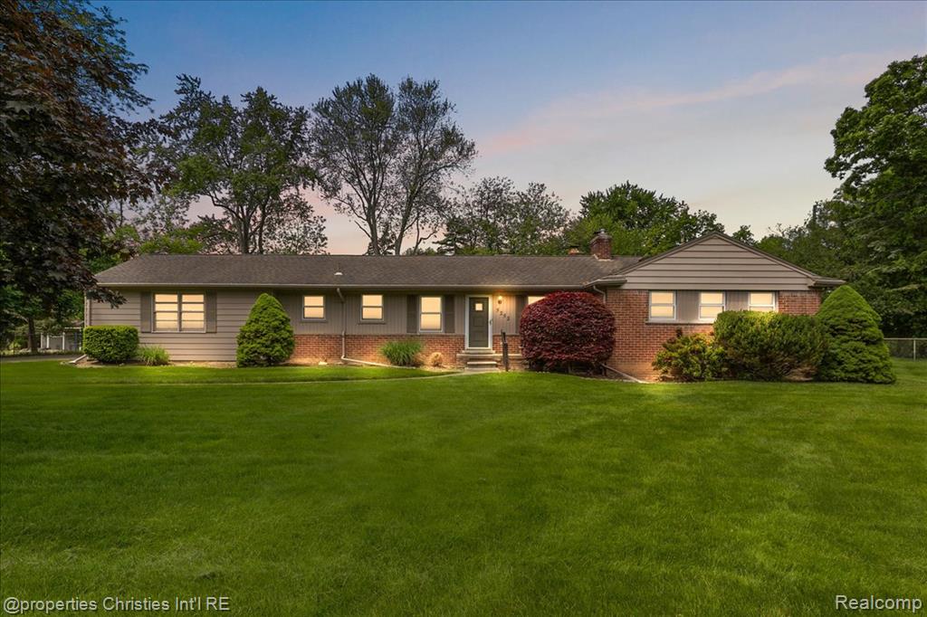 5252 Doherty Drive, West Bloomfield, MI 48323 — Photo 35