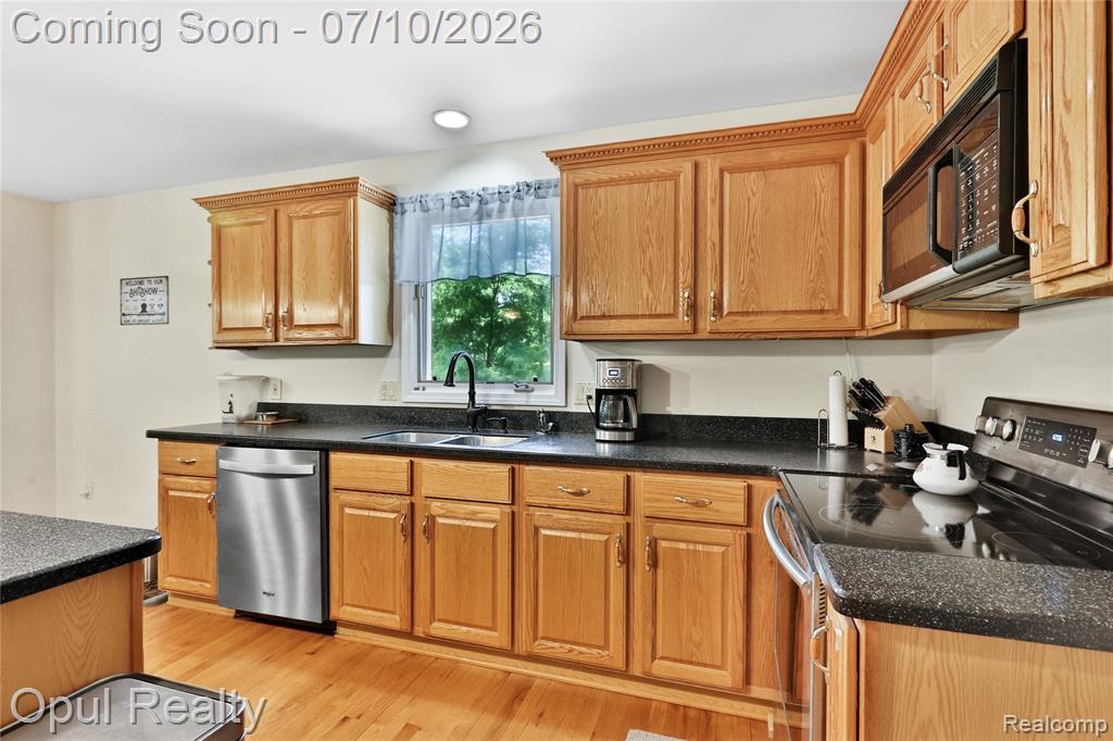 7725 Partridge Hill Drive, Brighton, MI 48116 — Photo 17