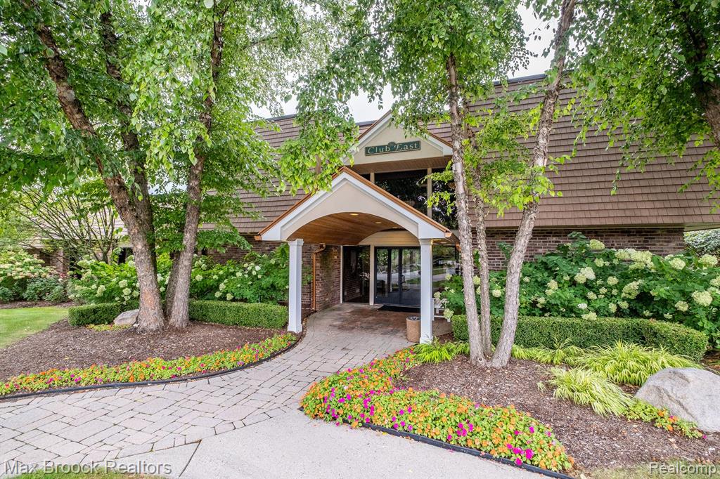 1829 BRENTWOOD Drive, Troy, MI 48098 — Photo 33