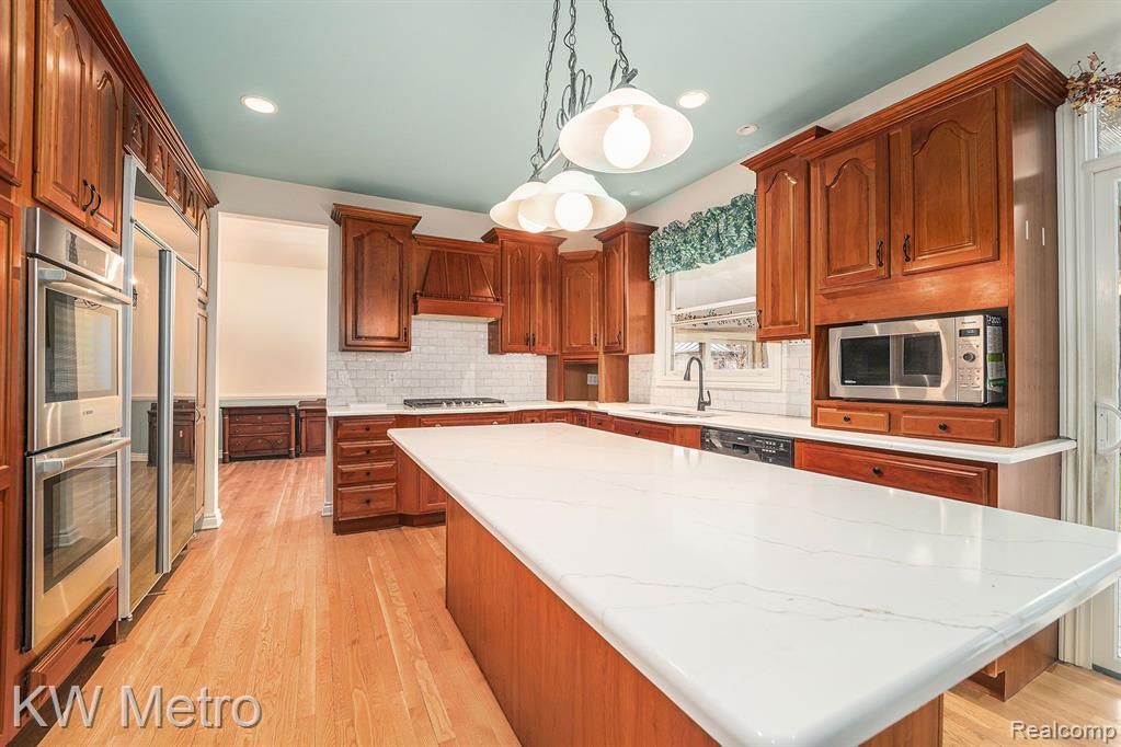 18 CAMBRIDGE Boulevard, Pleasant Ridge, MI — Photo 4