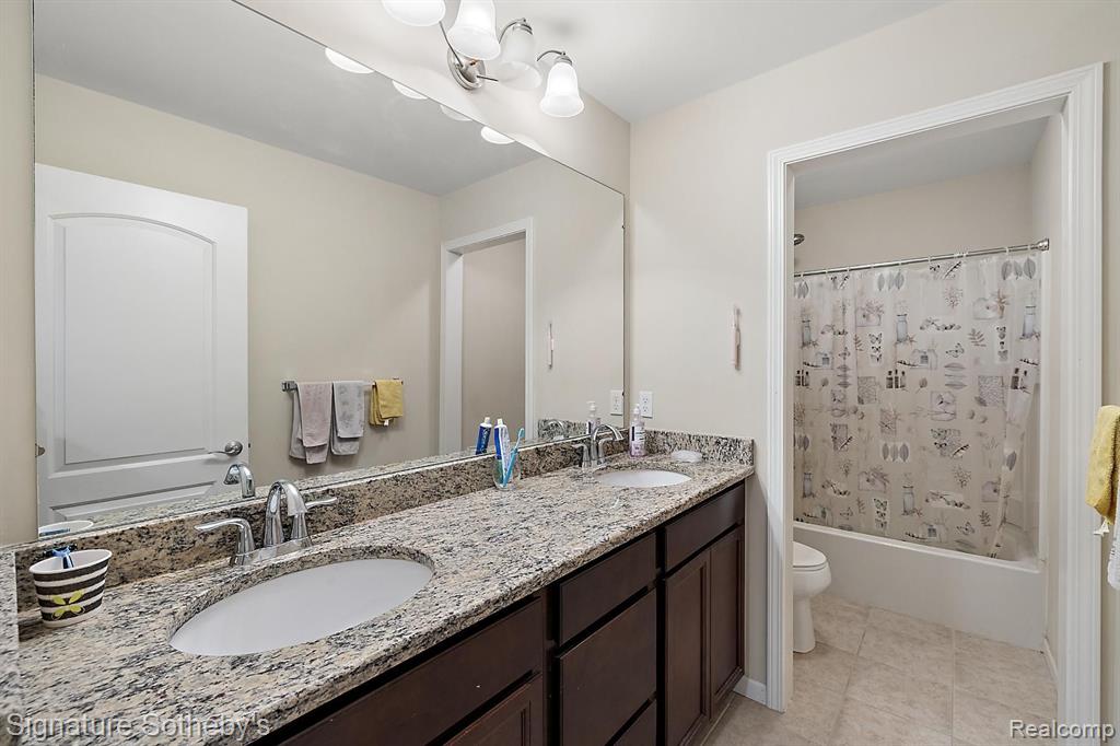 50472 SCARBOROUGH Road, Canton, MI 48188 — Photo 35