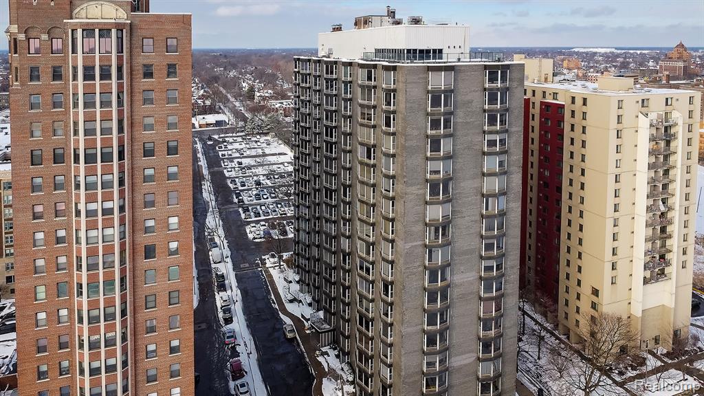 8200 E JEFFERSON Avenue, 1811, Detroit, MI 48214 — Photo 37