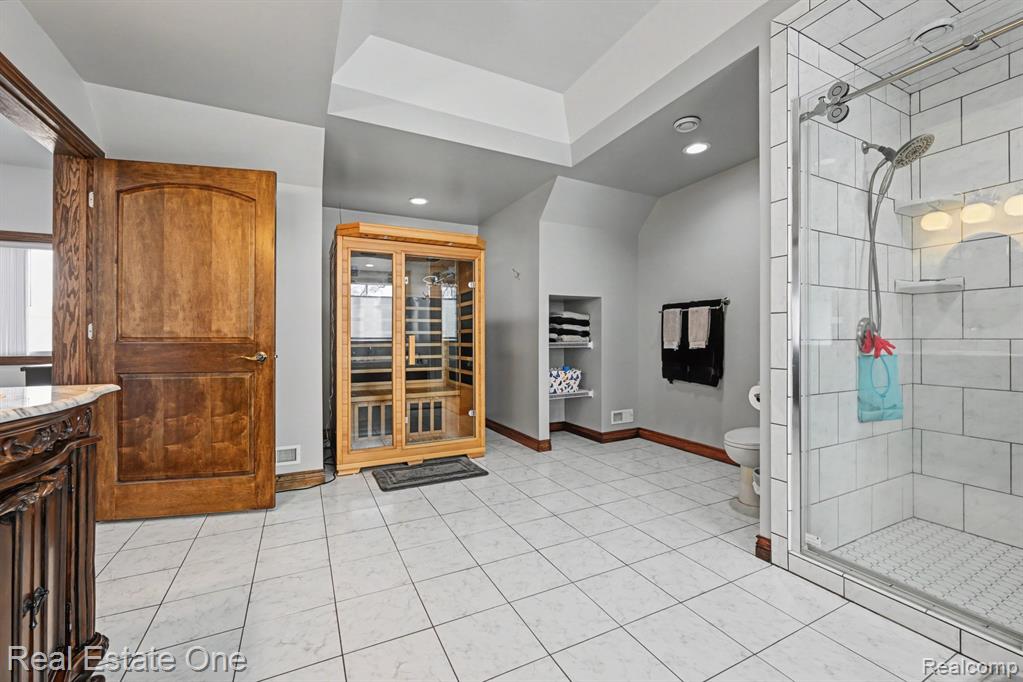 2061 Rosedale Drive, West Bloomfield, MI 48324 — Photo 17