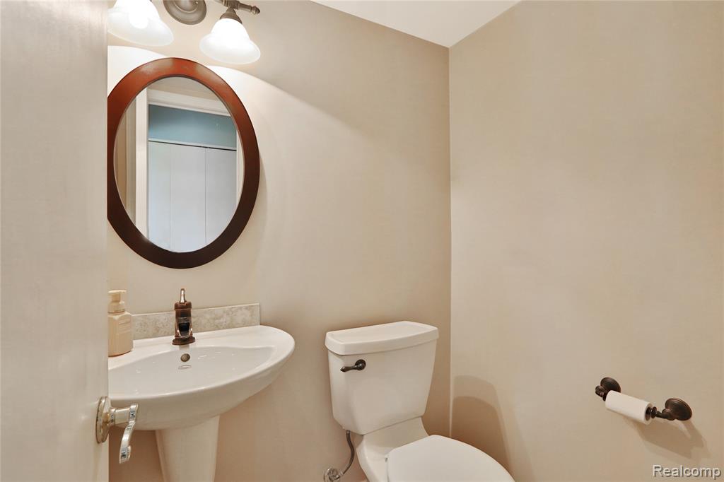 32319 Nottingwood Street, Farmington, MI 48334 — Photo 13