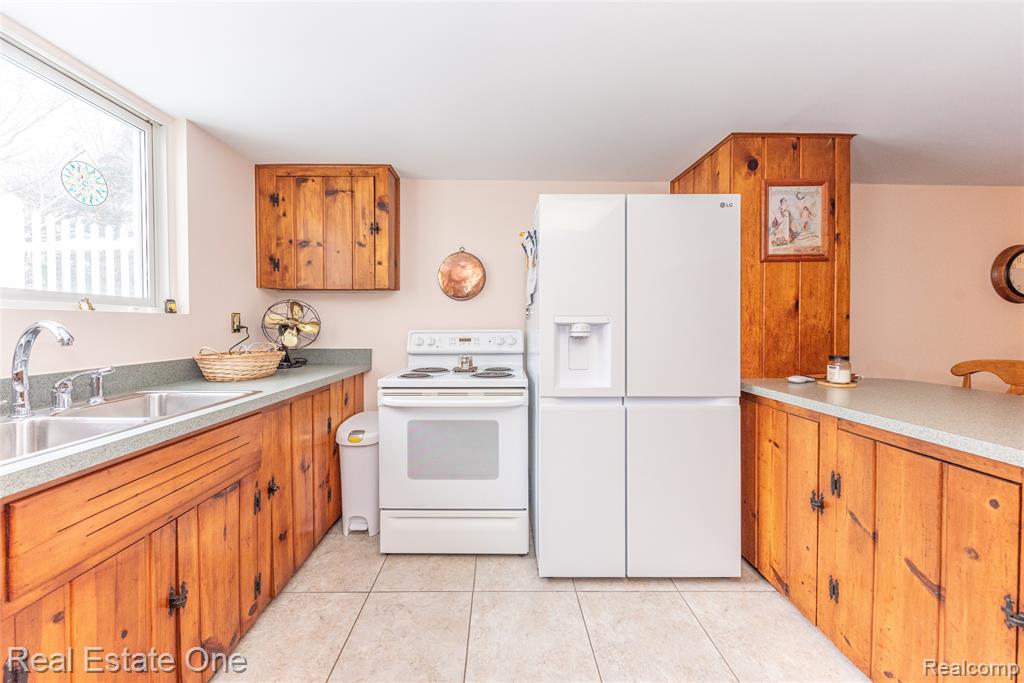 10120 Hyne Road, Brighton, MI 48114 — Photo 15
