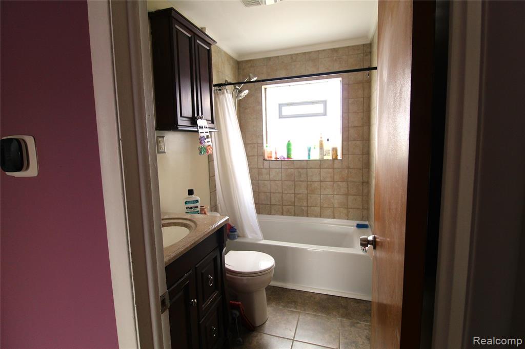 32474 Leona Street, Garden City, MI — Photo 15