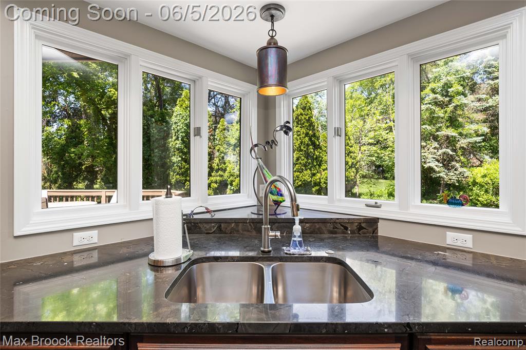 6294 Lindsay Court, West Bloomfield, MI 48324 — Photo 25