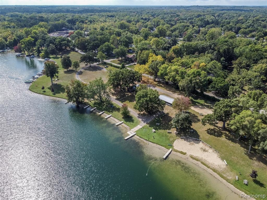5720 Berkley Drive, Waterford, MI 48327 — Photo 41