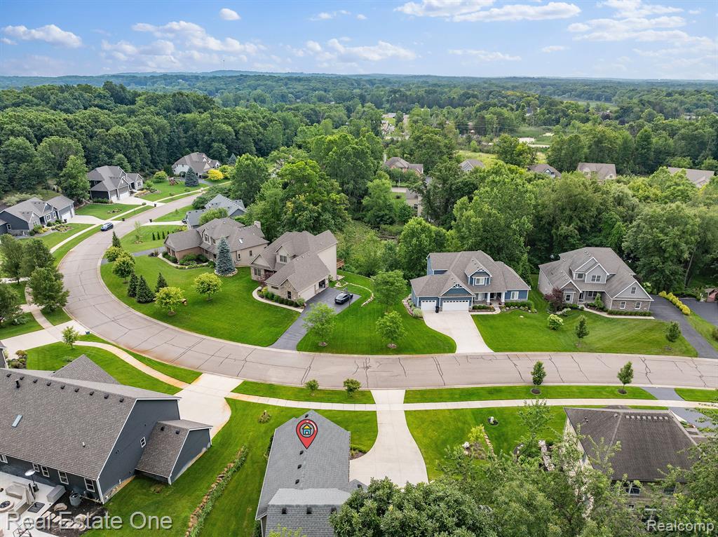9687 SHELTERING OAKS Drive, Brighton, MI 48114 — Photo 3