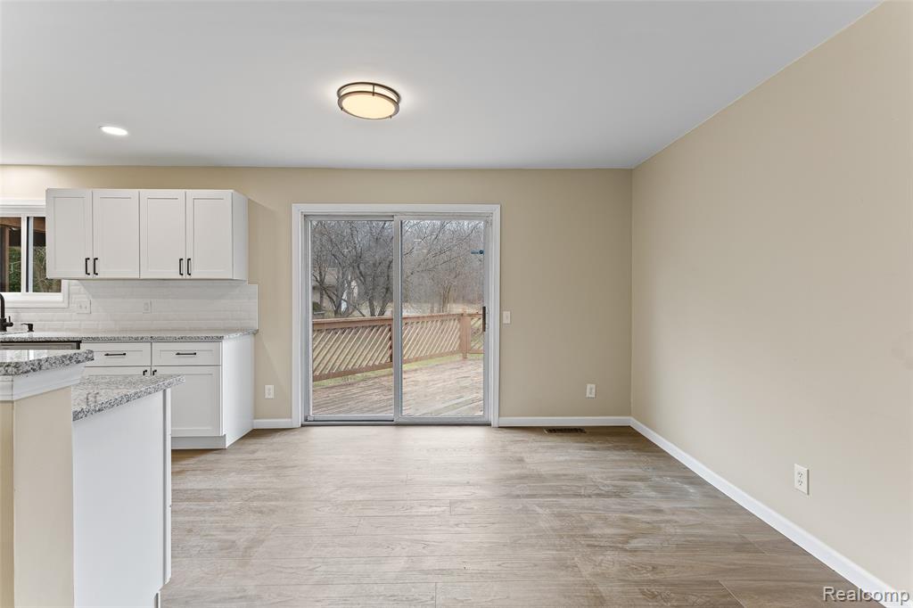 3745 Capitol Way, Highland, MI 48356 — Photo 8