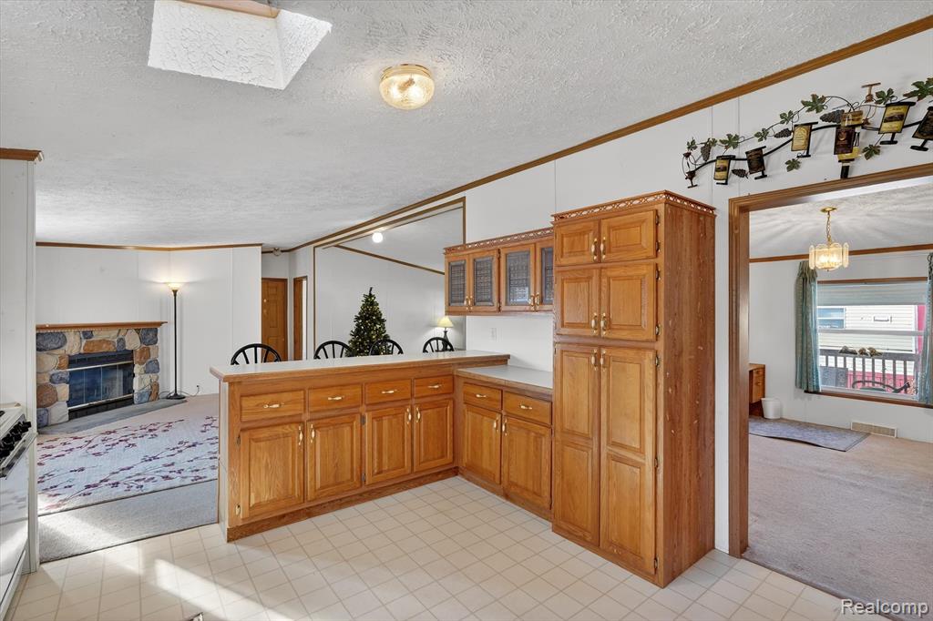 3612 Hawthorne St, Clarkston, MI 48348 — Photo 9