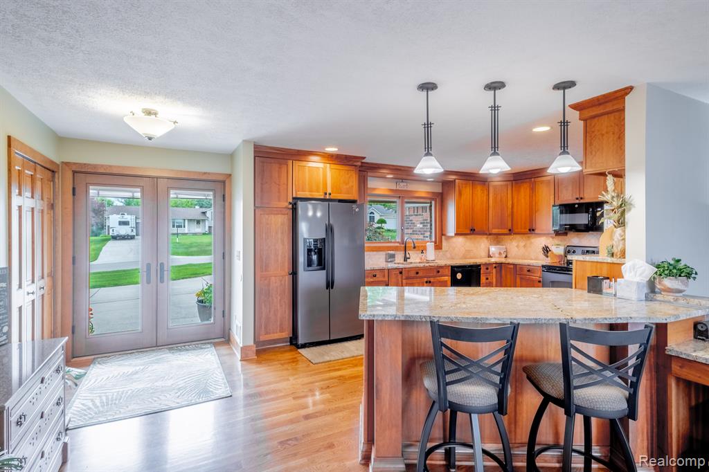 7488 DRIFTWOOD Drive, Fenton, MI 48430 — Photo 8