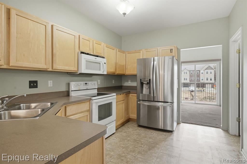 2206 Knotty Pine Trail, Howell, MI 48855 — Photo 8