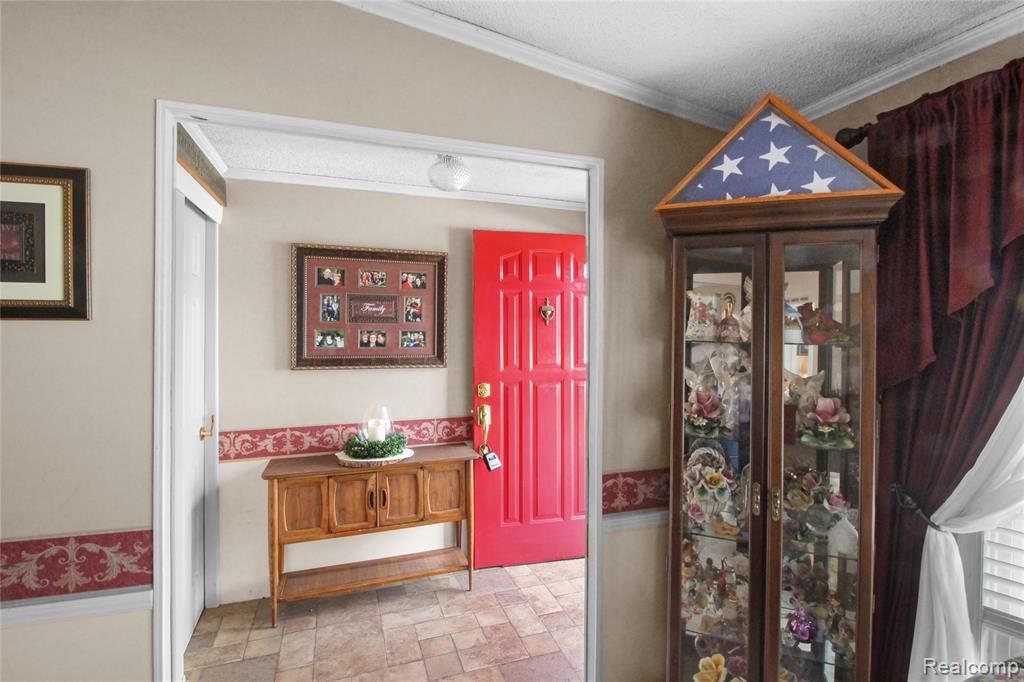 9078 W Timberview Drive, Newport, MI 48166 — Photo 5