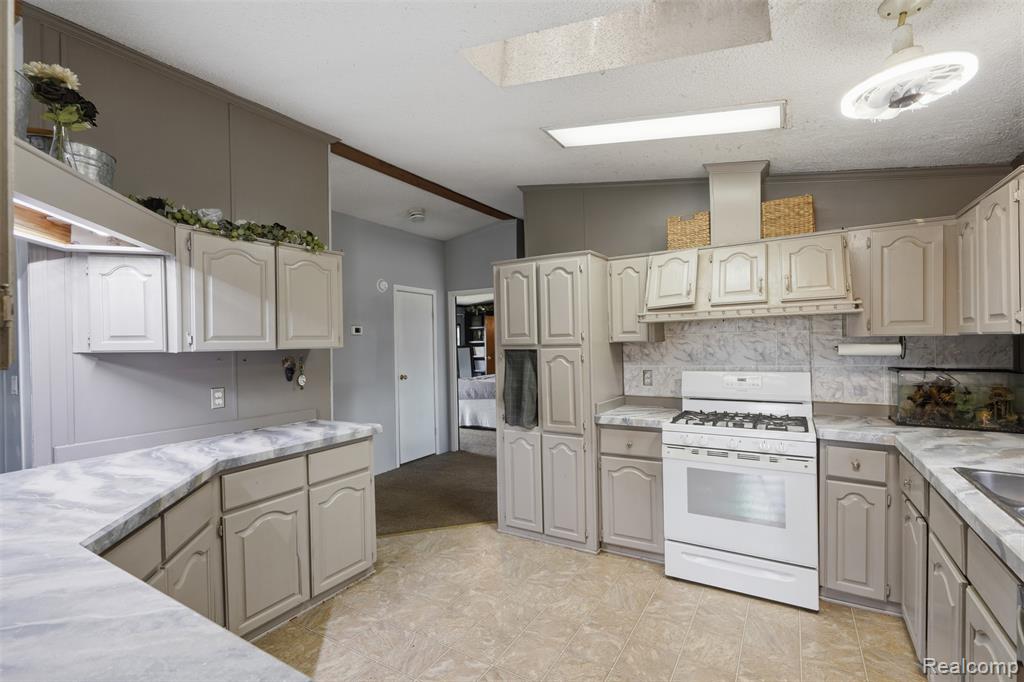 28725 Parkview, Flat Rock, MI 48134 — Photo 2