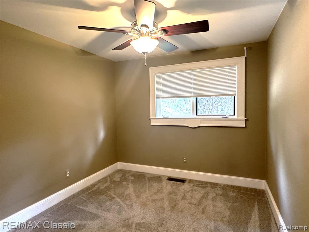 1508 LAKEVIEW Drive, Wolverine Lake, MI 48390 — Photo 25