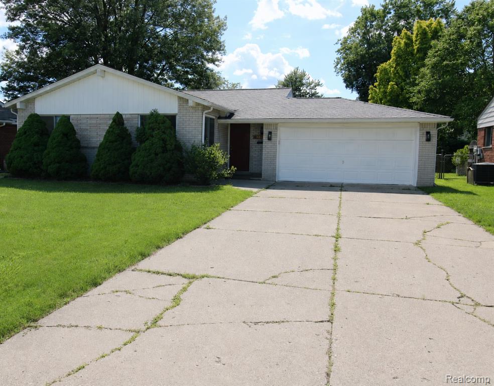 40159 William Drive, Sterling Heights, MI 48313 — front exterior