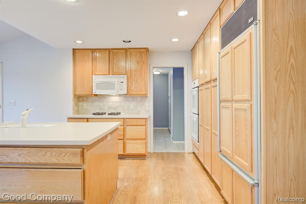 702 PARKMAN Drive, Bloomfield Hills, MI 48304 — Photo 17