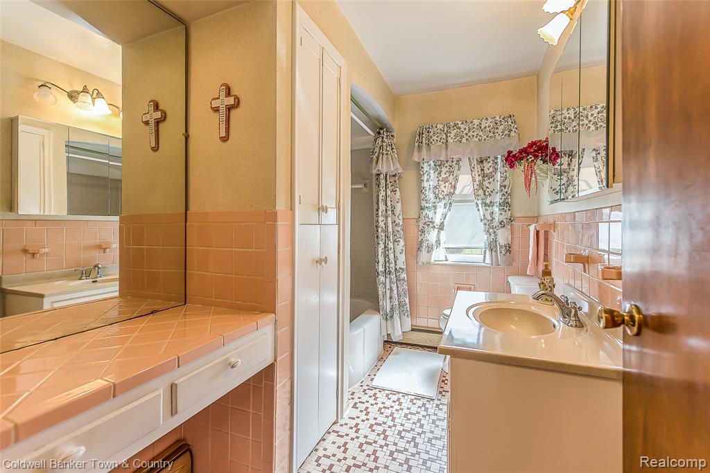 32297 Warren Road, Garden City, MI — Photo 31