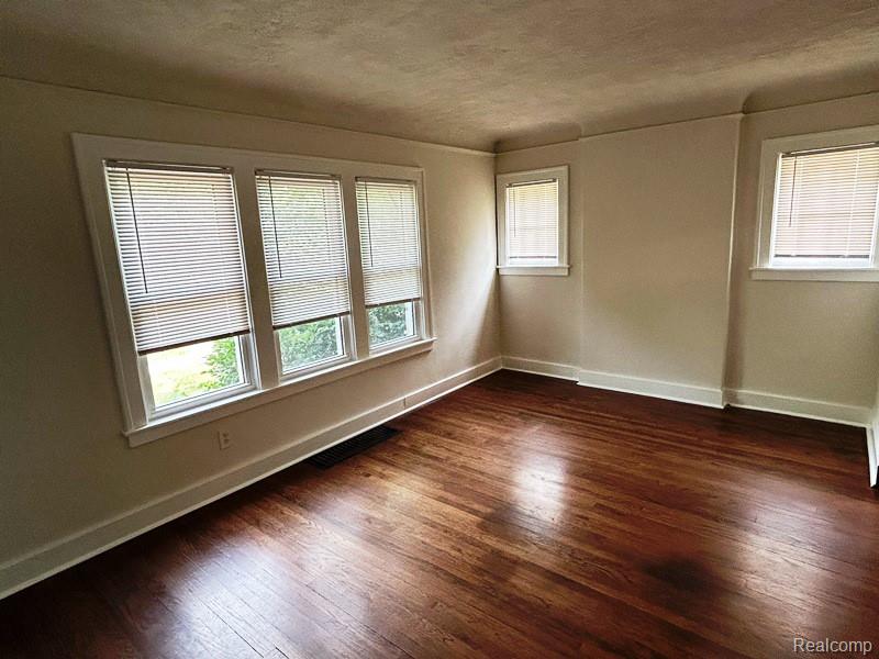 817 N DORCHESTER Avenue, Royal Oak, MI 48067 — Photo 2