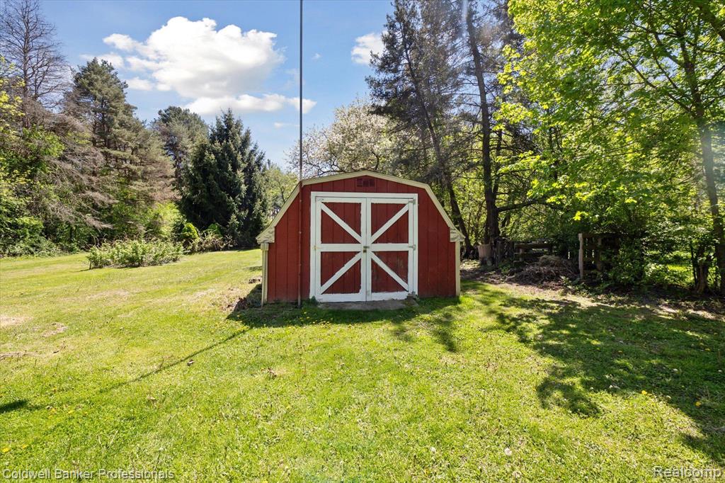 8054 DAVISON Road, Davison, MI 48423 — Photo 43