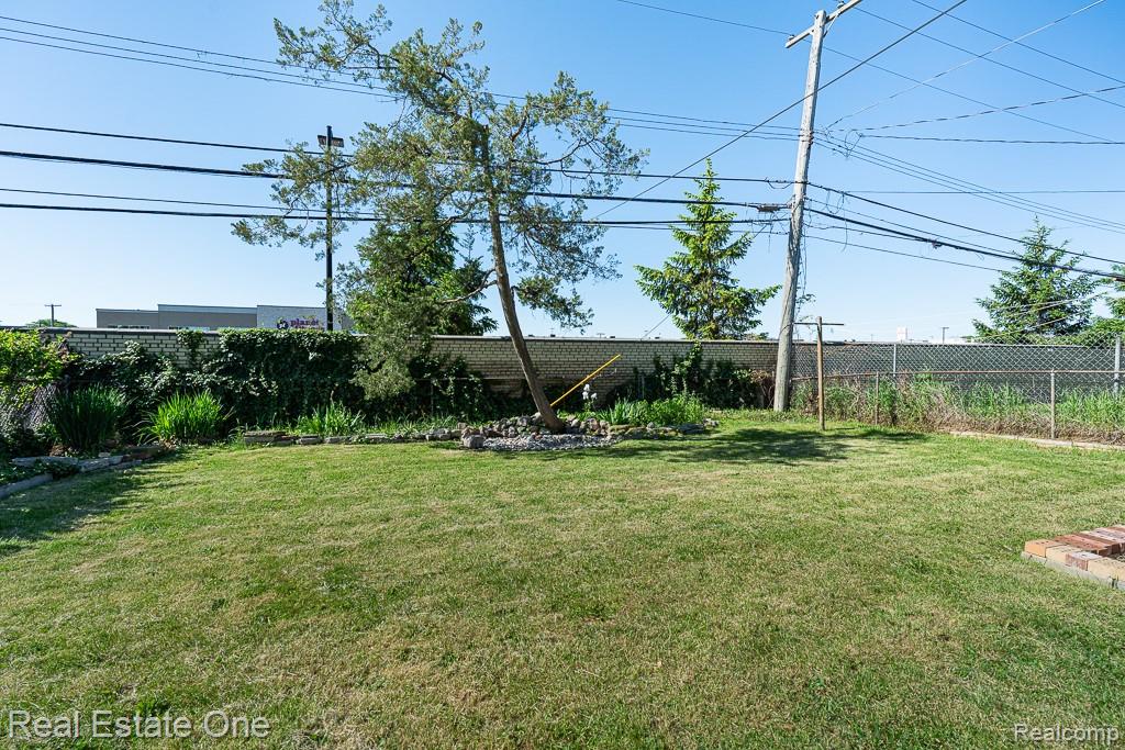 8272 Racine Road, Warren, MI 48093 — Photo 41