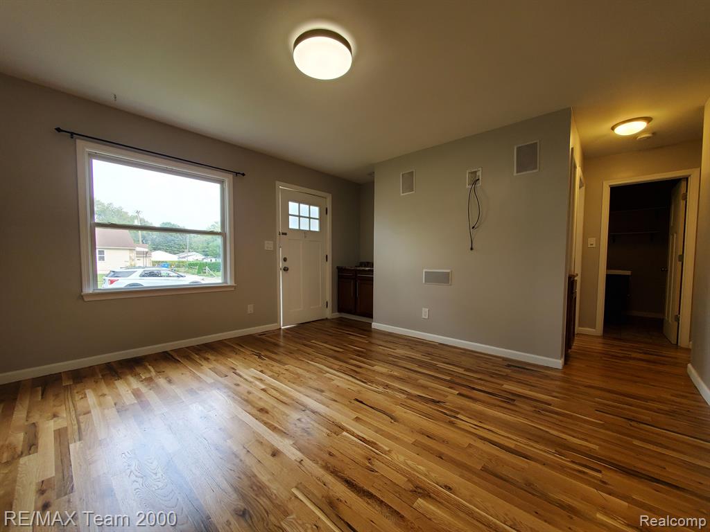 4980 MAYFAIR Street, Dearborn Heights, MI 48125 — Photo 4