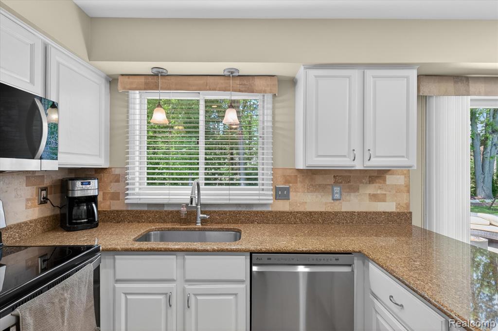 7071 Foxcreek Drive, Canton, MI 48187 — Photo 18