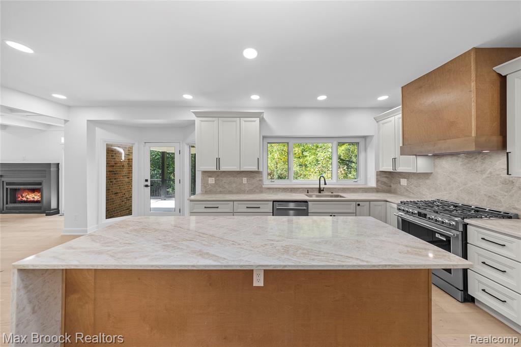7219 Oakwood Drive, West Bloomfield, MI — Photo 25