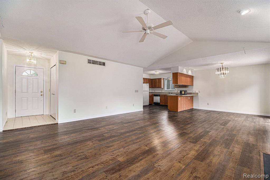 45 N HOSPITAL Road, Waterford, MI 48327 — Photo 6