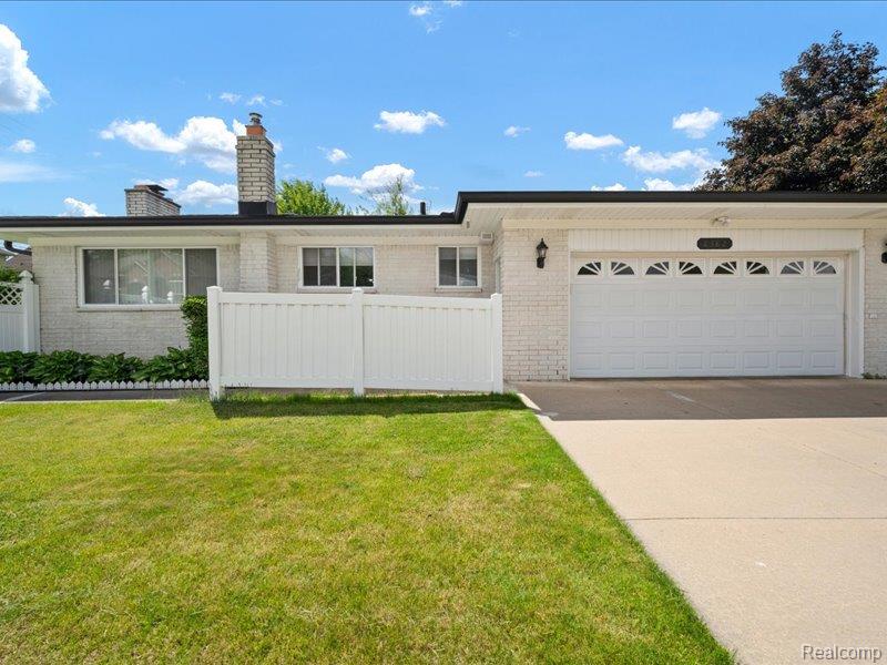 8382 Fairfax Drive, Sterling Heights, MI 48312 — Photo 4