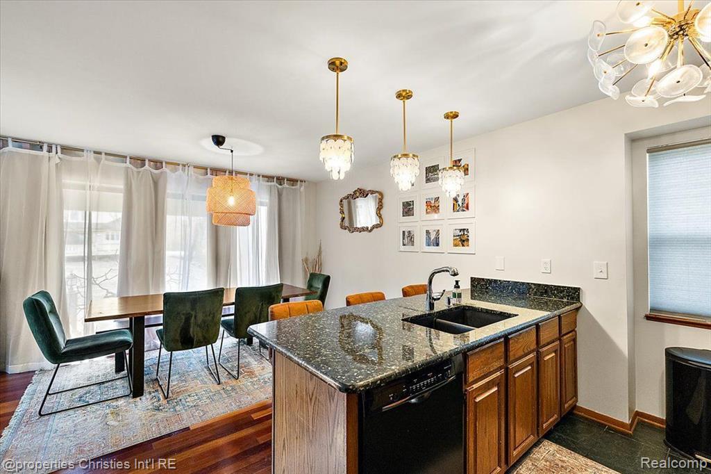 8241 LAKE PINE Drive, Commerce Twp, MI 48382 — Photo 14