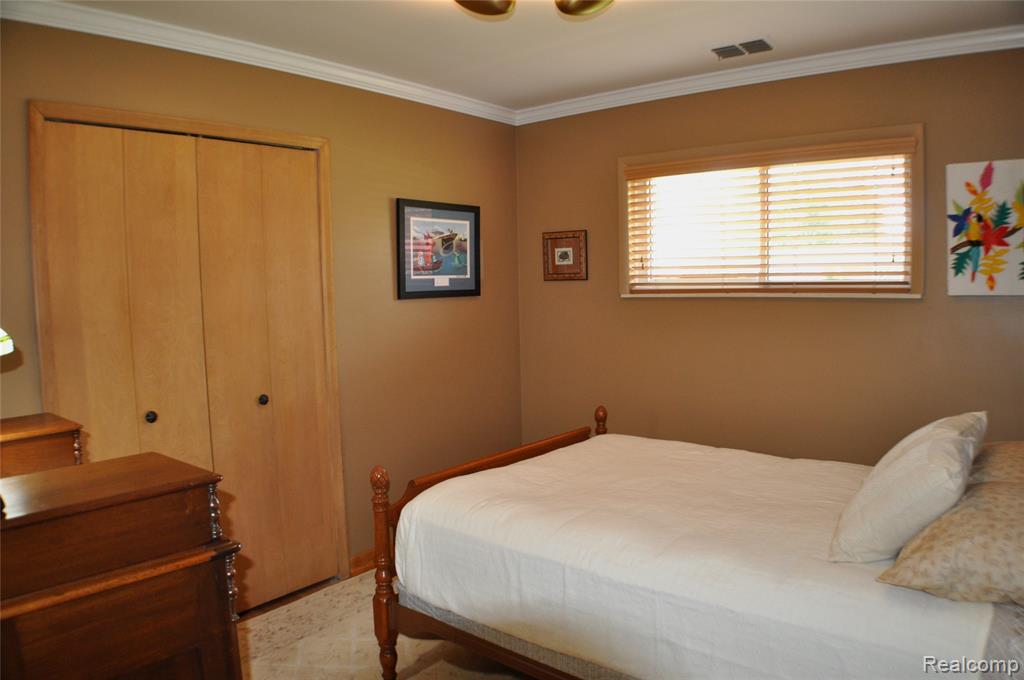 3593 Meadowleigh Lane, Waterford, MI 48329 — Photo 22
