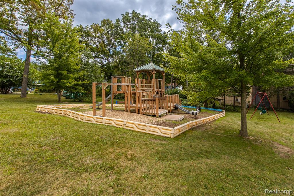 948 McClellan Street, Lake Orion, MI 48362 — Photo 36