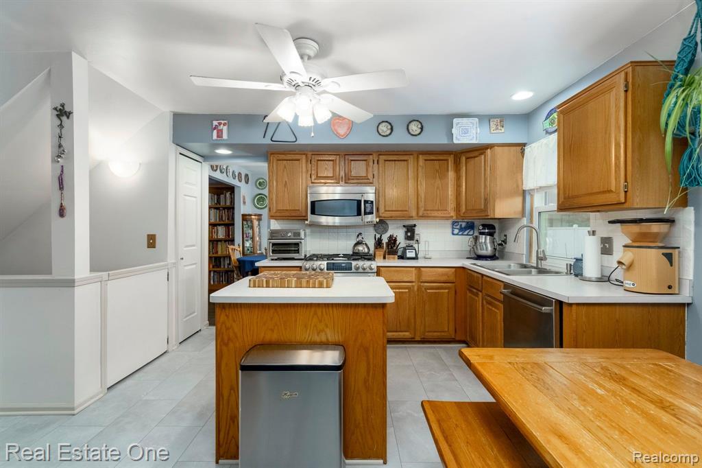 4067 HIGHVIEW, Waterford, MI 48329 — Photo 19