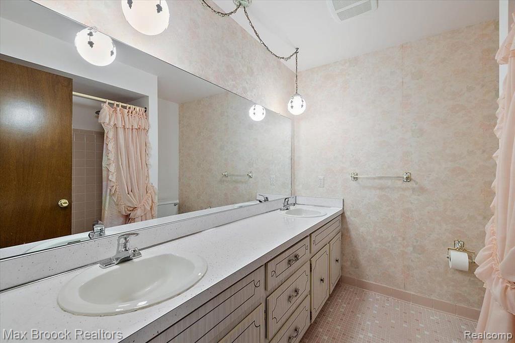 6288 CRESCENT WAY Drive, Troy, MI 48085 — Photo 19