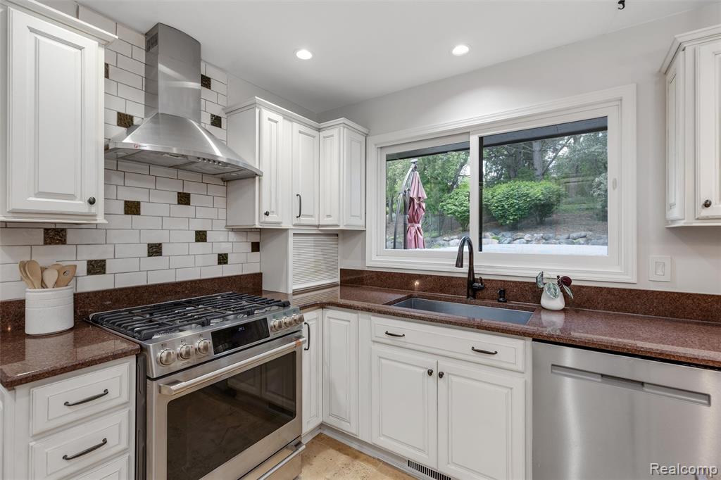 793 Box Canyon Court, Rochester Hills, MI 48309 — Photo 15