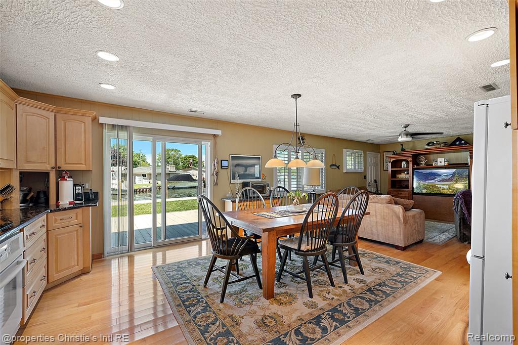 37337 LAKESHORE Drive, Harrison Township, MI — Photo 14