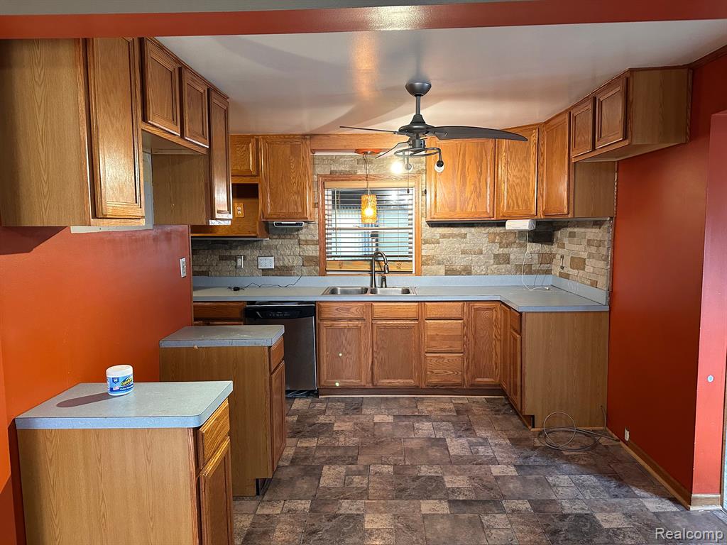 5324 SOUTHWAY Drive, Swartz Creek, MI 48473 — Photo 8