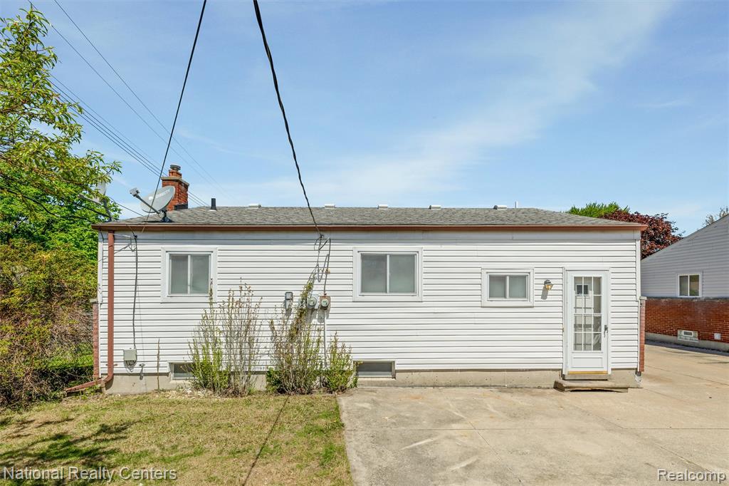 822 Bernie Lane, Madison Heights, MI 48071 — Photo 29