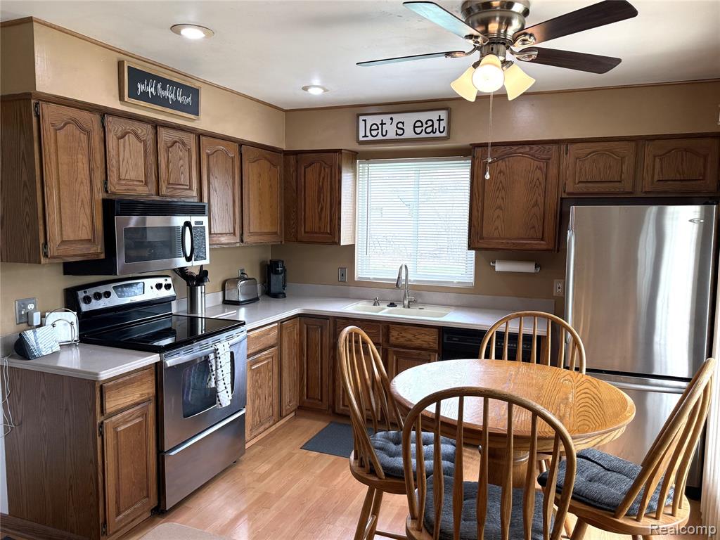 27860 Park Court, Madison Heights, MI 48071 — Photo 9