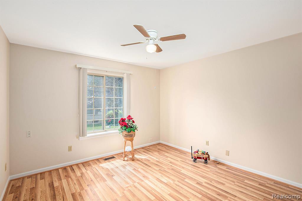 5045 Sandalwood Drive, Grand Blanc, MI 48439 — Photo 14