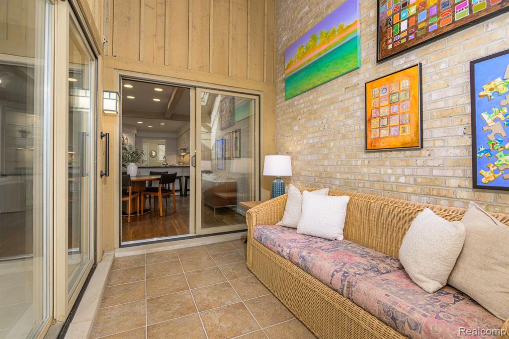 2462 HICKORY GLEN Drive, Bloomfield Hills, MI 48304 — Photo 8